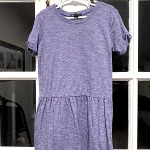 Girls size 6 spring dress! Super cute for the casual days of spring and summer.